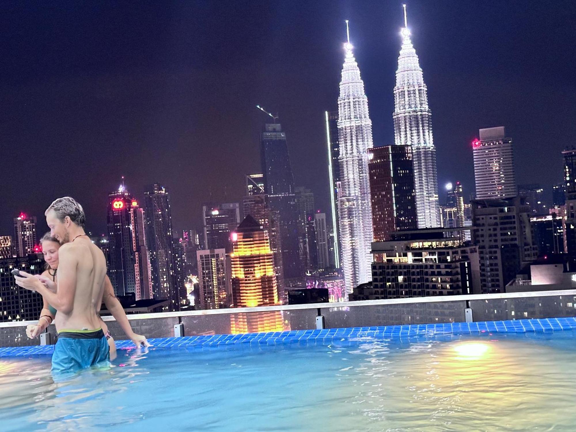 Ferienwohnung The Luxe Infinitum Klcc By Sahara Kuala Lumpur Exterior foto