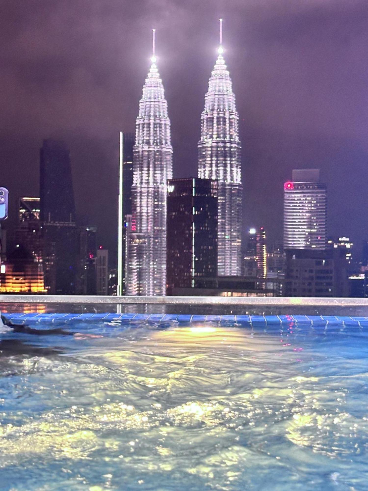 Ferienwohnung The Luxe Infinitum Klcc By Sahara Kuala Lumpur Exterior foto